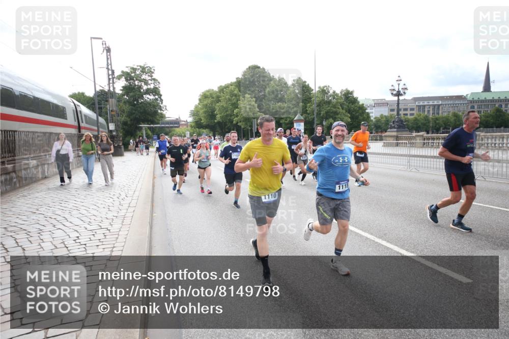 29.06.2025 - hella hamburg halbmarathon Jannik Wohlers http://msf.ph/oto/8149798 29.06.2025 10:19:39 Lombardsbrücke 1110, 1115, 1154, 2064, 3278, 4539, 4585, 4737, 4739, 5397, 5556, 5659, 7137, 7519, 7744, 7808, 8387, 8738, 9196, 10550, 10622, 10701, 11028, 11036, 13002, 13192, 13634, 13910, 14024, 14425, 14428, 15529, 15572, 15619, 15948, 16016, 16164, 16240, 16322, 16480, 16611, 16714, 16991, 17076, 17123, 17208, 17454, 17456, 17853, 17913, 18114, 18368, 18648, 18685 meine-sportfotos.de