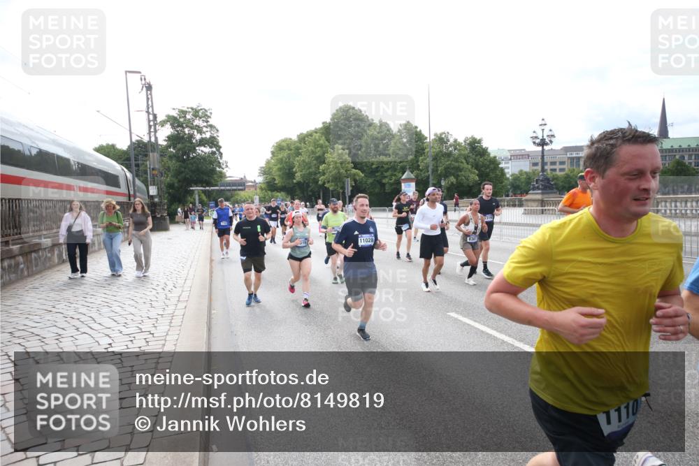 29.06.2025 - hella hamburg halbmarathon Jannik Wohlers http://msf.ph/oto/8149819 29.06.2025 10:19:40 Lombardsbrücke 1110, 1115, 1154, 2064, 3278, 4539, 4585, 4737, 4739, 5397, 5556, 5659, 7137, 7519, 7744, 7808, 8387, 8738, 9196, 10550, 10622, 10701, 11028, 11036, 13002, 13192, 13634, 13910, 14024, 14425, 14564, 15529, 15572, 15619, 15948, 16016, 16164, 16240, 16322, 16480, 16611, 16714, 16991, 17076, 17123, 17208, 17454, 17456, 17853, 17913, 18114, 18368, 18648, 18685 meine-sportfotos.de