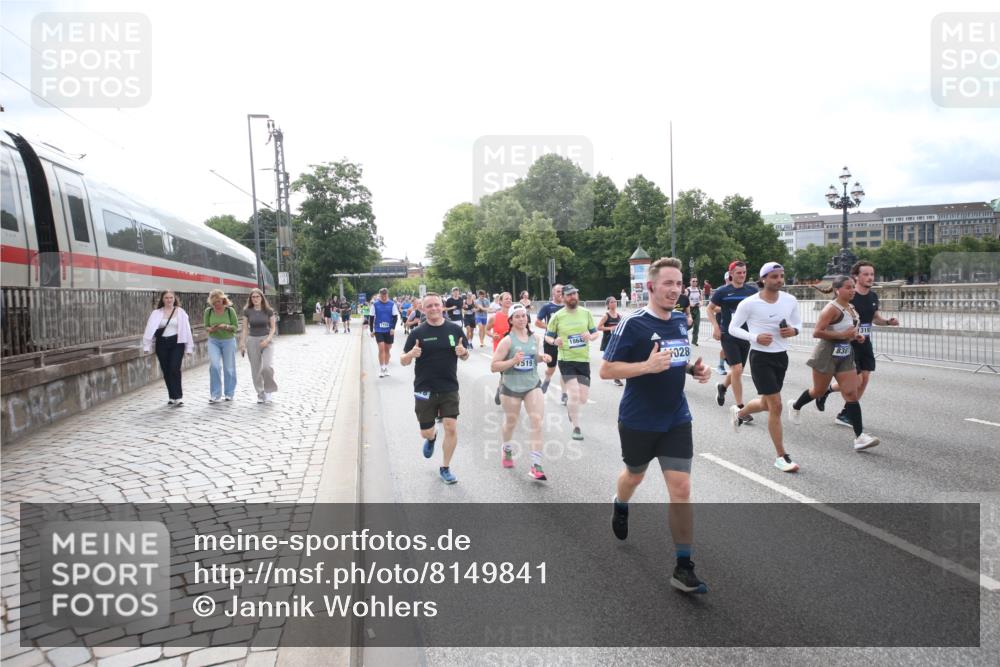 29.06.2025 - hella hamburg halbmarathon Jannik Wohlers http://msf.ph/oto/8149841 29.06.2025 10:19:40 Lombardsbrücke 1110, 1115, 1154, 2064, 3278, 4539, 4585, 4737, 4739, 5397, 5556, 5659, 7137, 7519, 7744, 7808, 8387, 8738, 9196, 10550, 10622, 10701, 11028, 11036, 13002, 13192, 13634, 13910, 14024, 14425, 14564, 15529, 15572, 15619, 15948, 16016, 16164, 16240, 16322, 16480, 16611, 16714, 16991, 17076, 17123, 17208, 17454, 17456, 17853, 17913, 18114, 18368, 18648, 18685 meine-sportfotos.de