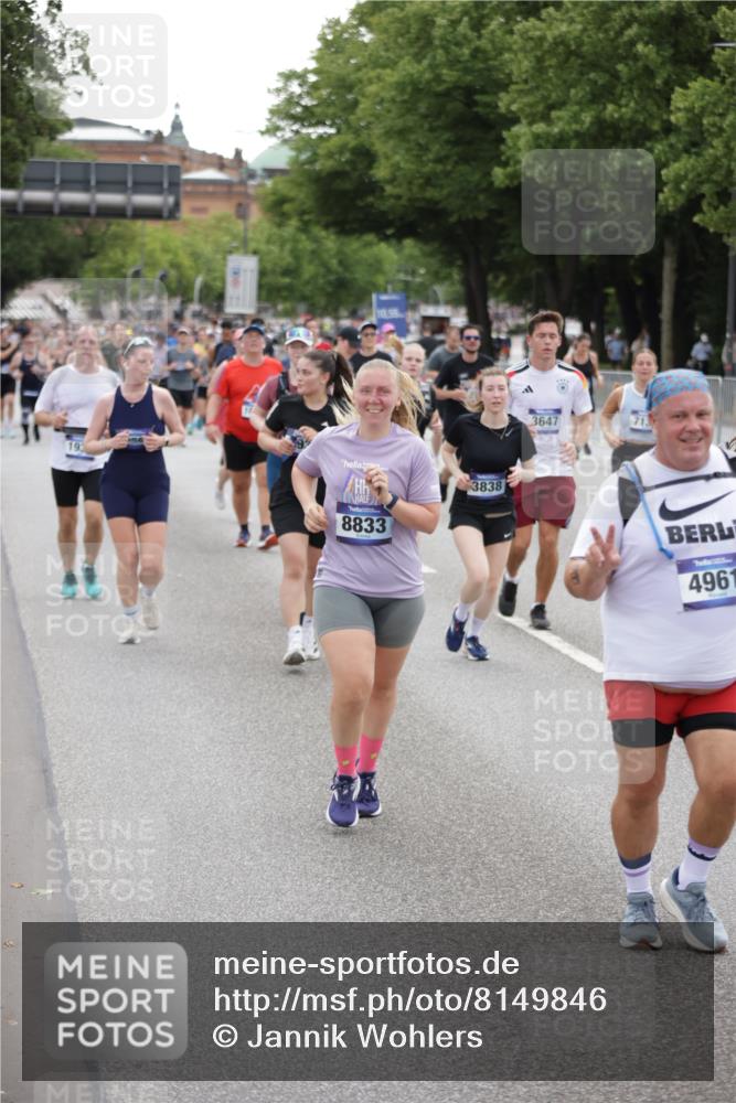 29.06.2025 - hella hamburg halbmarathon Jannik Wohlers http://msf.ph/oto/8149846 29.06.2025 10:50:17 Lombardsbrücke 1930, 2200, 3184, 3229, 3647, 3838, 4642, 4695, 4771, 4961, 5131, 6178, 7133, 7161, 7505, 7938, 8200, 8833, 8834, 9096, 9168, 9933, 10437, 10744, 12392, 12393, 14762, 15017, 15105, 15416, 15467, 16501, 16593, 17337, 17648, 17790, 18067, 18092, 18483 meine-sportfotos.de