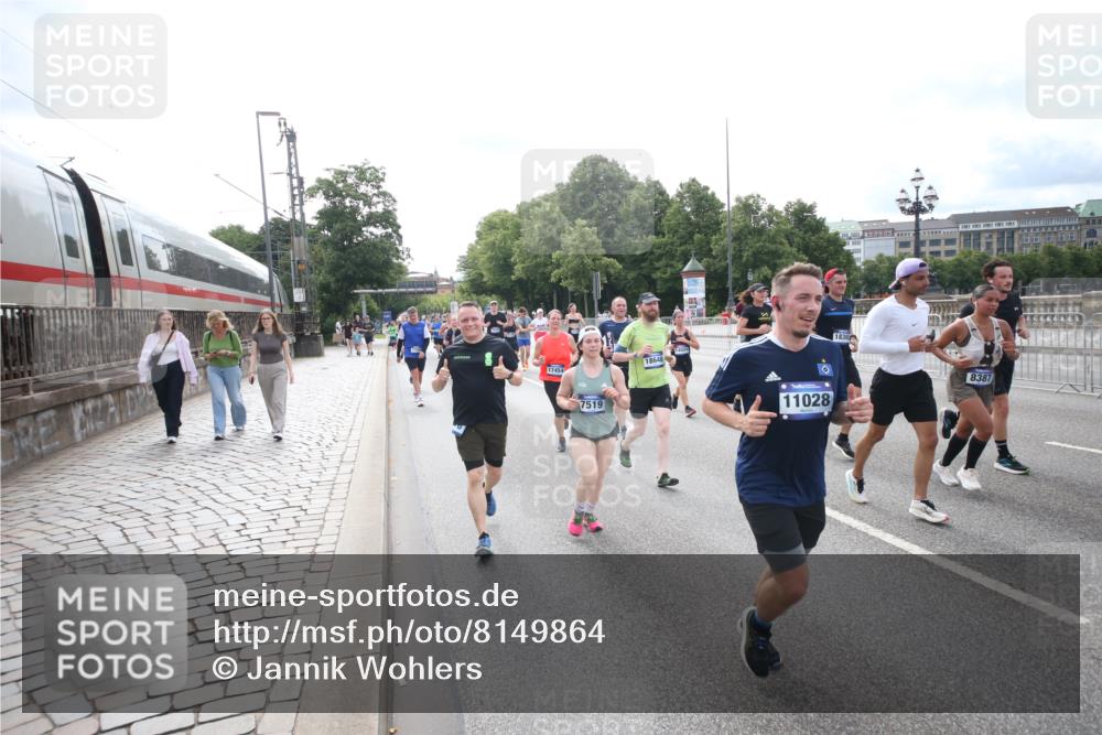 29.06.2025 - hella hamburg halbmarathon Jannik Wohlers http://msf.ph/oto/8149864 29.06.2025 10:19:41 Lombardsbrücke 1110, 1115, 1154, 2064, 3278, 4539, 4585, 4737, 4739, 5397, 5556, 5659, 5811, 5812, 7137, 7519, 7744, 7808, 8387, 8738, 9196, 9735, 10550, 10622, 10701, 11028, 11036, 13002, 13192, 13634, 13910, 14024, 14425, 14564, 15529, 15572, 15619, 15948, 16016, 16164, 16240, 16322, 16480, 16611, 16714, 16991, 17076, 17123, 17208, 17454, 17456, 17853, 17913, 18114, 18368, 18648, 18685 meine-sportfotos.de