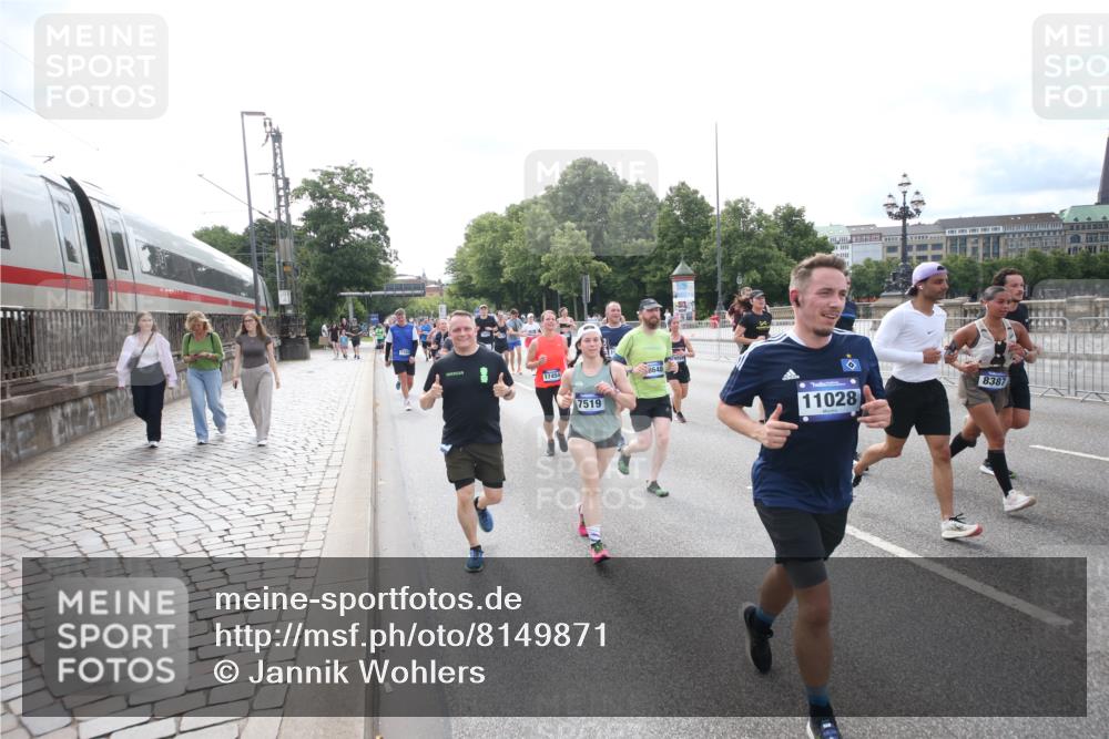 29.06.2025 - hella hamburg halbmarathon Jannik Wohlers http://msf.ph/oto/8149871 29.06.2025 10:19:41 Lombardsbrücke 1110, 1115, 1154, 2064, 3278, 4539, 4585, 4737, 4739, 5397, 5556, 5659, 5811, 5812, 7137, 7519, 7744, 7808, 8387, 8738, 9196, 9735, 10550, 10622, 10701, 11028, 11036, 13002, 13192, 13634, 13910, 14024, 14425, 14564, 15529, 15572, 15619, 15948, 16016, 16164, 16240, 16322, 16480, 16611, 16714, 16991, 17076, 17123, 17208, 17454, 17456, 17853, 17913, 18114, 18368, 18648, 18685 meine-sportfotos.de