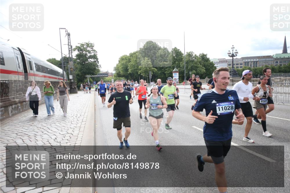 29.06.2025 - hella hamburg halbmarathon Jannik Wohlers http://msf.ph/oto/8149878 29.06.2025 10:19:41 Lombardsbrücke 1110, 1115, 1154, 2064, 3278, 4539, 4585, 4737, 4739, 5397, 5556, 5659, 5811, 5812, 7137, 7519, 7744, 7808, 8387, 8738, 9196, 9735, 10550, 10622, 10701, 11028, 11036, 13002, 13192, 13634, 13910, 14024, 14425, 14564, 15529, 15572, 15619, 15948, 16016, 16164, 16240, 16322, 16480, 16611, 16714, 16991, 17076, 17123, 17208, 17454, 17456, 17853, 17913, 18114, 18368, 18648, 18685 meine-sportfotos.de