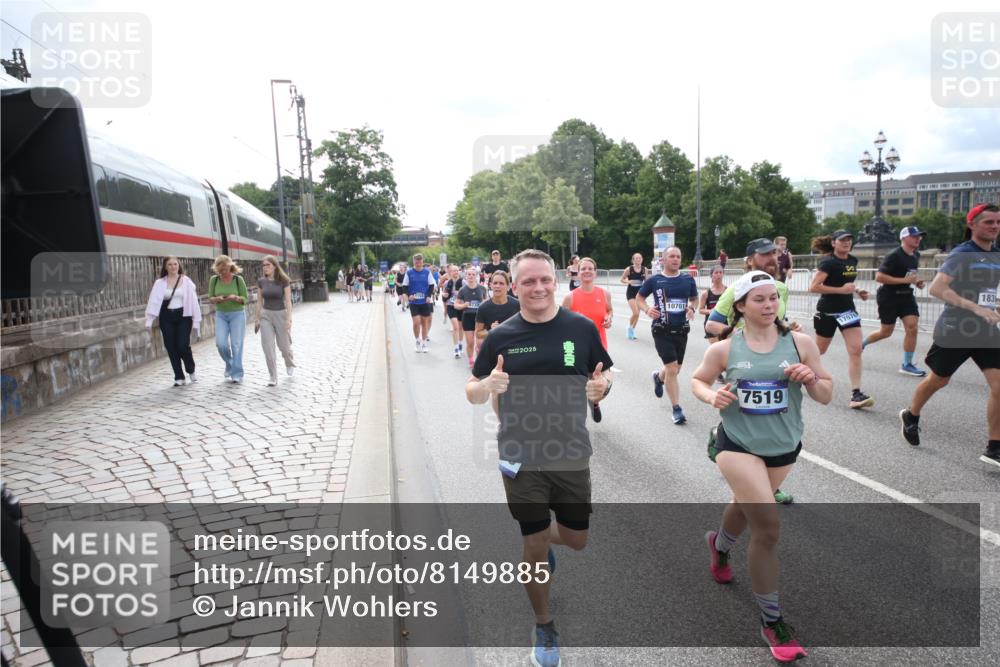 29.06.2025 - hella hamburg halbmarathon Jannik Wohlers http://msf.ph/oto/8149885 29.06.2025 10:19:41 Lombardsbrücke 1110, 1115, 1154, 2064, 3278, 4539, 4585, 4737, 4739, 5397, 5556, 5659, 5811, 5812, 7137, 7519, 7744, 7808, 8387, 8738, 9196, 9735, 10550, 10622, 10701, 11028, 11036, 13002, 13192, 13634, 13910, 14024, 14425, 14564, 15529, 15572, 15619, 15948, 16016, 16164, 16240, 16322, 16480, 16611, 16714, 16991, 17076, 17123, 17208, 17454, 17456, 17853, 17913, 18114, 18368, 18648, 18685 meine-sportfotos.de