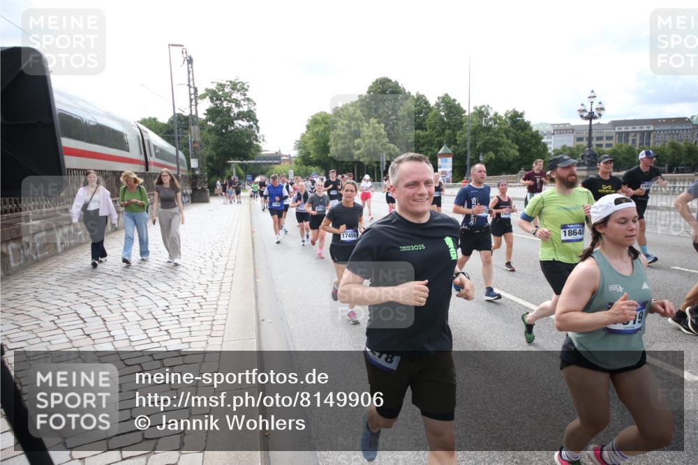 29.06.2025 - hella hamburg halbmarathon Jannik Wohlers http://msf.ph/oto/8149906 29.06.2025 10:19:42 Lombardsbrücke 1110, 1115, 1154, 2064, 3278, 4539, 4585, 4614, 4737, 4739, 5397, 5556, 5659, 5811, 5812, 7137, 7519, 7739, 7744, 7808, 8387, 8462, 8738, 9196, 9735, 10550, 10622, 10701, 11028, 13002, 13192, 13634, 13910, 14024, 14425, 14564, 15529, 15572, 15619, 15948, 16164, 16322, 16480, 16611, 16714, 16991, 17076, 17123, 17208, 17454, 17456, 17913, 18114, 18368, 18648, 18685 meine-sportfotos.de