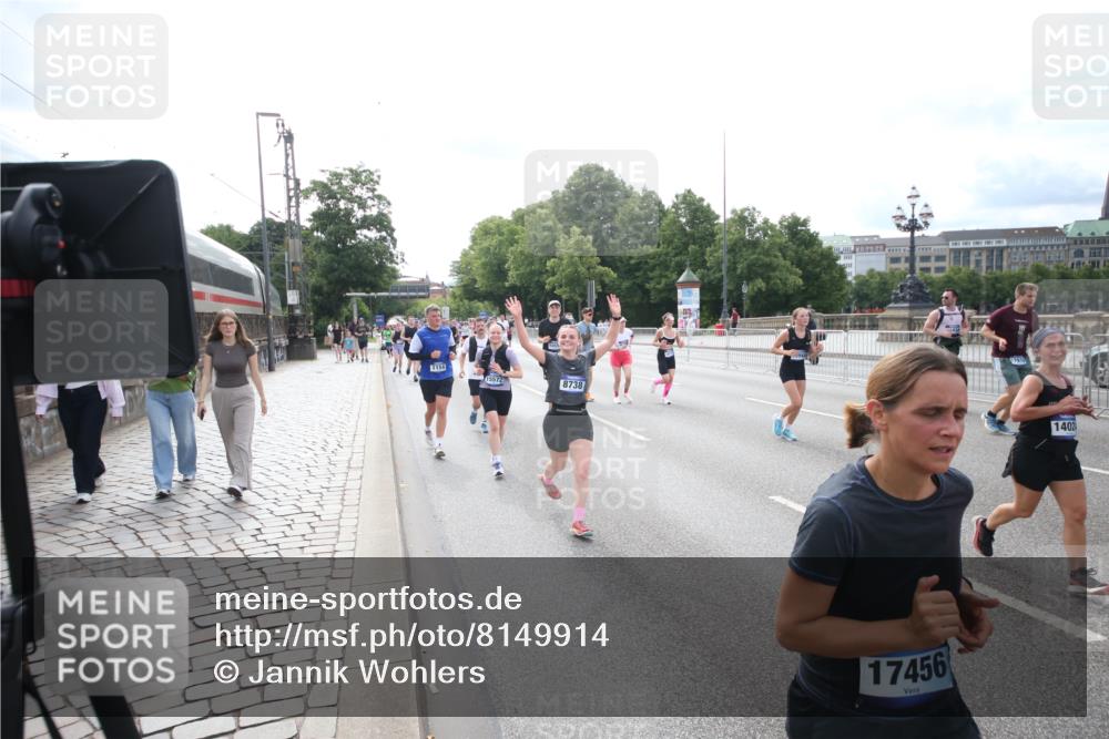 29.06.2025 - hella hamburg halbmarathon Jannik Wohlers http://msf.ph/oto/8149914 29.06.2025 10:19:43 Lombardsbrücke 1110, 1115, 2064, 3278, 3842, 4539, 4585, 4614, 4737, 4739, 5397, 5556, 5659, 5811, 5812, 7137, 7519, 7739, 7744, 7808, 8387, 8462, 8738, 9196, 9735, 10550, 10595, 10622, 10701, 11028, 13002, 13192, 13634, 13910, 14014, 14024, 14425, 14564, 15529, 15572, 15619, 15948, 16164, 16322, 16480, 16611, 16714, 16991, 17076, 17123, 17454, 17456, 17913, 18114, 18368, 18648, 18685 meine-sportfotos.de