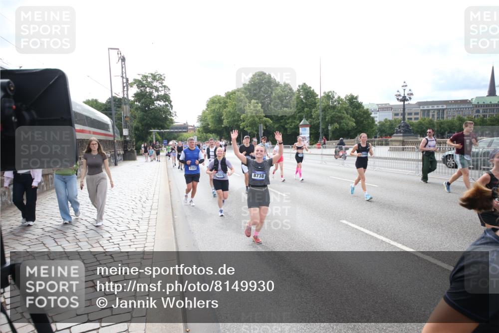 29.06.2025 - hella hamburg halbmarathon Jannik Wohlers http://msf.ph/oto/8149930 29.06.2025 10:19:43 Lombardsbrücke 1110, 1115, 2064, 3278, 3842, 4539, 4585, 4614, 4737, 4739, 5397, 5556, 5659, 5811, 5812, 7137, 7519, 7739, 7744, 7808, 8387, 8462, 8738, 9196, 9735, 10550, 10595, 10622, 10701, 11028, 13002, 13192, 13634, 13910, 14014, 14024, 14425, 14564, 15529, 15572, 15619, 15948, 16164, 16322, 16480, 16611, 16714, 16991, 17076, 17123, 17454, 17456, 17913, 18114, 18368, 18648, 18685 meine-sportfotos.de
