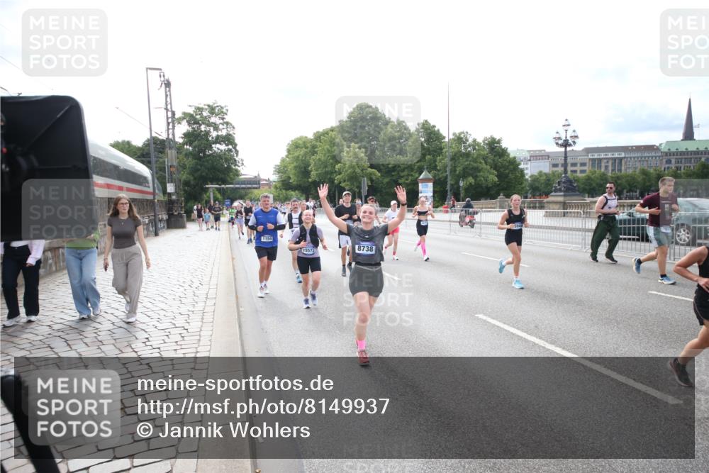29.06.2025 - hella hamburg halbmarathon Jannik Wohlers http://msf.ph/oto/8149937 29.06.2025 10:19:43 Lombardsbrücke 1110, 1115, 2064, 3278, 3842, 4539, 4585, 4614, 4737, 4739, 5397, 5556, 5659, 5811, 5812, 7137, 7519, 7739, 7744, 7808, 8387, 8462, 8738, 9196, 9735, 10550, 10595, 10622, 10701, 11028, 13002, 13192, 13634, 13910, 14014, 14024, 14425, 14564, 15529, 15572, 15619, 15948, 16164, 16322, 16480, 16611, 16714, 16991, 17076, 17123, 17454, 17456, 17913, 18114, 18368, 18648, 18685 meine-sportfotos.de