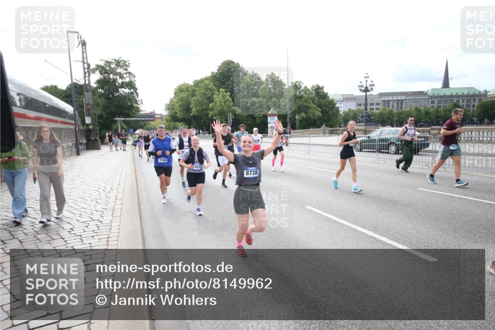 29.06.2025 - hella hamburg halbmarathon Jannik Wohlers http://msf.ph/oto/8149962 29.06.2025 10:19:43 Lombardsbrücke 1110, 1115, 2064, 3278, 3842, 4539, 4585, 4614, 4737, 4739, 5397, 5556, 5659, 5811, 5812, 7137, 7519, 7739, 7744, 7808, 8387, 8462, 8738, 9196, 9735, 10550, 10595, 10622, 10701, 11028, 13002, 13192, 13634, 13910, 14014, 14024, 14425, 14564, 15529, 15572, 15619, 15948, 16164, 16322, 16480, 16611, 16714, 16991, 17076, 17123, 17454, 17456, 17913, 18114, 18368, 18648, 18685 meine-sportfotos.de