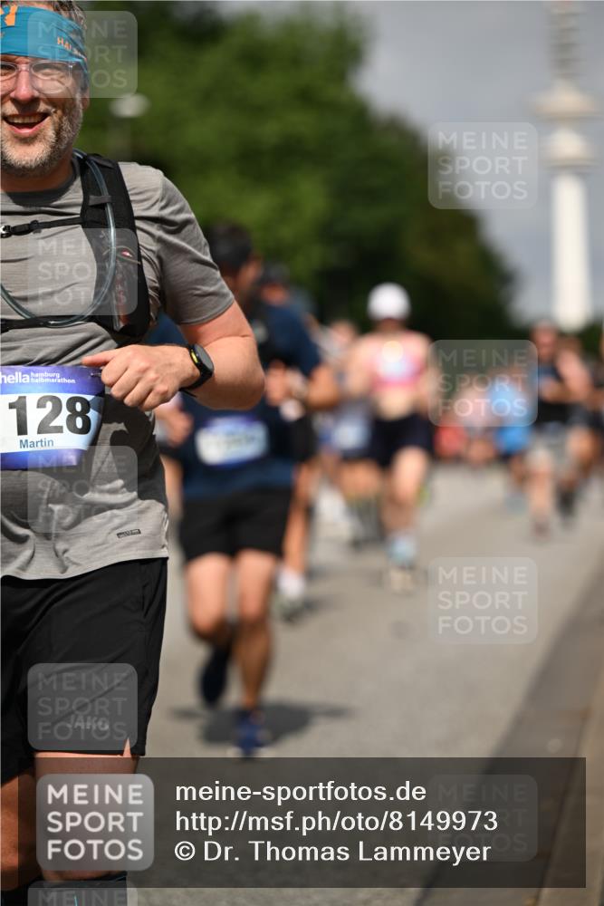 29.06.2025 - hella hamburg halbmarathon Dr. Thomas Lammeyer http://msf.ph/oto/8149973 29.06.2025 10:06:34 Kennedybrücke 1128, 1254, 1432, 1733, 2322, 2323, 2685, 3780, 3919, 4663, 4985, 5742, 5763, 6166, 6295, 6322, 6708, 6860, 7049, 7243, 7323, 8364, 8662, 8749, 9020, 9021, 9928, 10295, 10539, 10866, 11191, 11250 meine-sportfotos.de