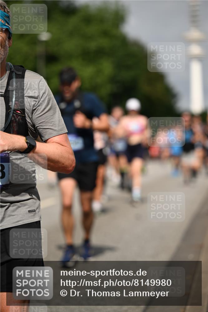 29.06.2025 - hella hamburg halbmarathon Dr. Thomas Lammeyer http://msf.ph/oto/8149980 29.06.2025 10:06:34 Kennedybrücke 1128, 1254, 1432, 1733, 2322, 2323, 2685, 3780, 3919, 4663, 4985, 5742, 5763, 6166, 6295, 6322, 6708, 6860, 7049, 7243, 7323, 8364, 8662, 8749, 9020, 9021, 9928, 10295, 10539, 10866, 11191, 11250 meine-sportfotos.de
