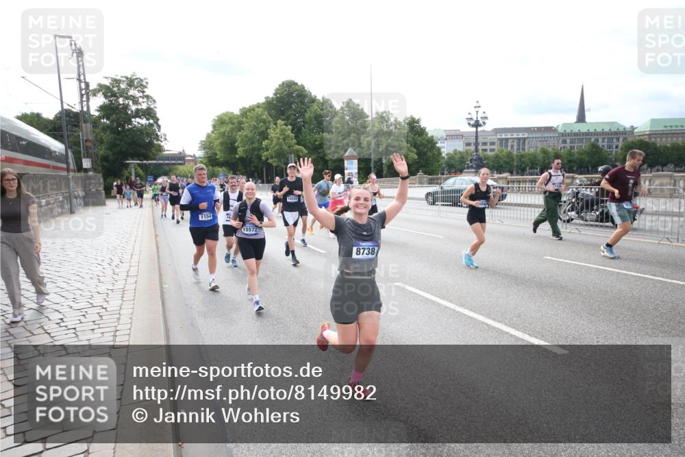 29.06.2025 - hella hamburg halbmarathon Jannik Wohlers http://msf.ph/oto/8149982 29.06.2025 10:19:43 Lombardsbrücke 1110, 1115, 2064, 3278, 3842, 4539, 4585, 4614, 4737, 4739, 5397, 5556, 5659, 5811, 5812, 7137, 7519, 7739, 7744, 7808, 8387, 8462, 8738, 9196, 9735, 10550, 10595, 10622, 10701, 11028, 13002, 13192, 13634, 13910, 14014, 14024, 14425, 14564, 15529, 15572, 15619, 15948, 16164, 16322, 16480, 16611, 16714, 16991, 17076, 17123, 17454, 17456, 17913, 18114, 18368, 18648, 18685 meine-sportfotos.de