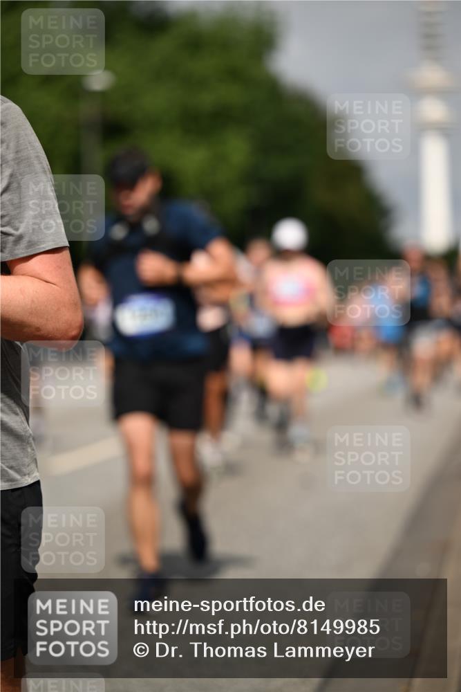 29.06.2025 - hella hamburg halbmarathon Dr. Thomas Lammeyer http://msf.ph/oto/8149985 29.06.2025 10:06:35 Kennedybrücke 1128, 1254, 1432, 1733, 2142, 2322, 2323, 2685, 3780, 3919, 4663, 4985, 5742, 5763, 6166, 6295, 6708, 6860, 7049, 7243, 7323, 8364, 8662, 8749, 9020, 9021, 9928, 10295, 10539, 10866, 11191, 11250 meine-sportfotos.de