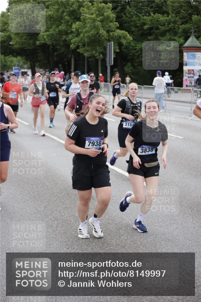 29.06.2025 - hella hamburg halbmarathon Jannik Wohlers http://msf.ph/oto/8149997 29.06.2025 10:50:20 Lombardsbrücke 1930, 2200, 3184, 3229, 3647, 3838, 4642, 4695, 4771, 5131, 6178, 7133, 7161, 7938, 8200, 8833, 8834, 8986, 9096, 9168, 9933, 10029, 10437, 11577, 12392, 12393, 13981, 14534, 14762, 14767, 14773, 15017, 15105, 15416, 16500, 16501, 16553, 16593, 16904, 17337, 17648, 17735, 17790, 18067, 18092 meine-sportfotos.de