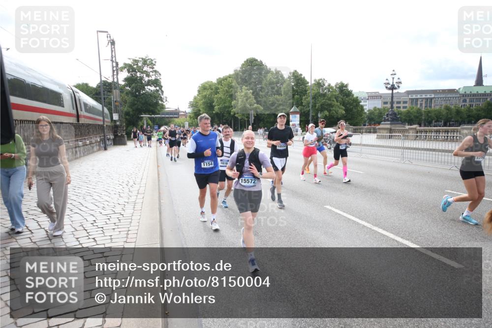 29.06.2025 - hella hamburg halbmarathon Jannik Wohlers http://msf.ph/oto/8150004 29.06.2025 10:19:44 Lombardsbrücke 1110, 1115, 2064, 3278, 3434, 3842, 4539, 4585, 4614, 4737, 4739, 5397, 5556, 5659, 5811, 5812, 7101, 7519, 7739, 7744, 7808, 8387, 8462, 8738, 9136, 9196, 9735, 10414, 10550, 10595, 10622, 10701, 10754, 11028, 13002, 13192, 13634, 13910, 14014, 14024, 14425, 14564, 15529, 15572, 15619, 15948, 16164, 16322, 16714, 16991, 17076, 17454, 17456, 17913, 18114, 18368, 18648, 18685 meine-sportfotos.de