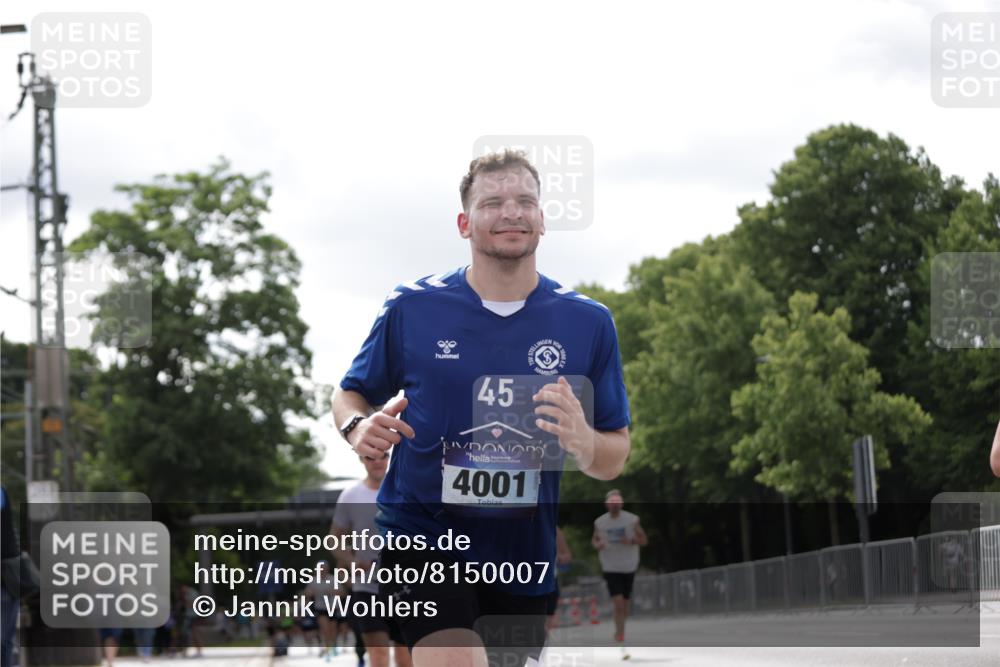 29.06.2025 - hella hamburg halbmarathon Jannik Wohlers http://msf.ph/oto/8150007 29.06.2025 10:13:25 Lombardsbrücke 1131, 1480, 2359, 2721, 2904, 2987, 4001, 5232, 5631, 5719, 6026, 6710, 7462, 7913, 8673, 9128, 9631, 10442, 10443, 10977, 11441, 12313, 12797, 12928, 12929, 15085, 15482, 15721, 15722, 16491, 17472, 17985, 19190 meine-sportfotos.de