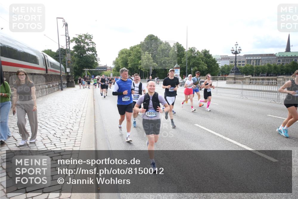 29.06.2025 - hella hamburg halbmarathon Jannik Wohlers http://msf.ph/oto/8150012 29.06.2025 10:19:44 Lombardsbrücke 1110, 1115, 2064, 3278, 3434, 3842, 4539, 4585, 4614, 4737, 4739, 5397, 5556, 5659, 5811, 5812, 7101, 7519, 7739, 7744, 7808, 8387, 8462, 8738, 9136, 9196, 9735, 10414, 10550, 10595, 10622, 10701, 10754, 11028, 13002, 13192, 13634, 13910, 14014, 14024, 14425, 14564, 15529, 15572, 15619, 15948, 16164, 16322, 16714, 16991, 17076, 17454, 17456, 17913, 18114, 18368, 18648, 18685 meine-sportfotos.de