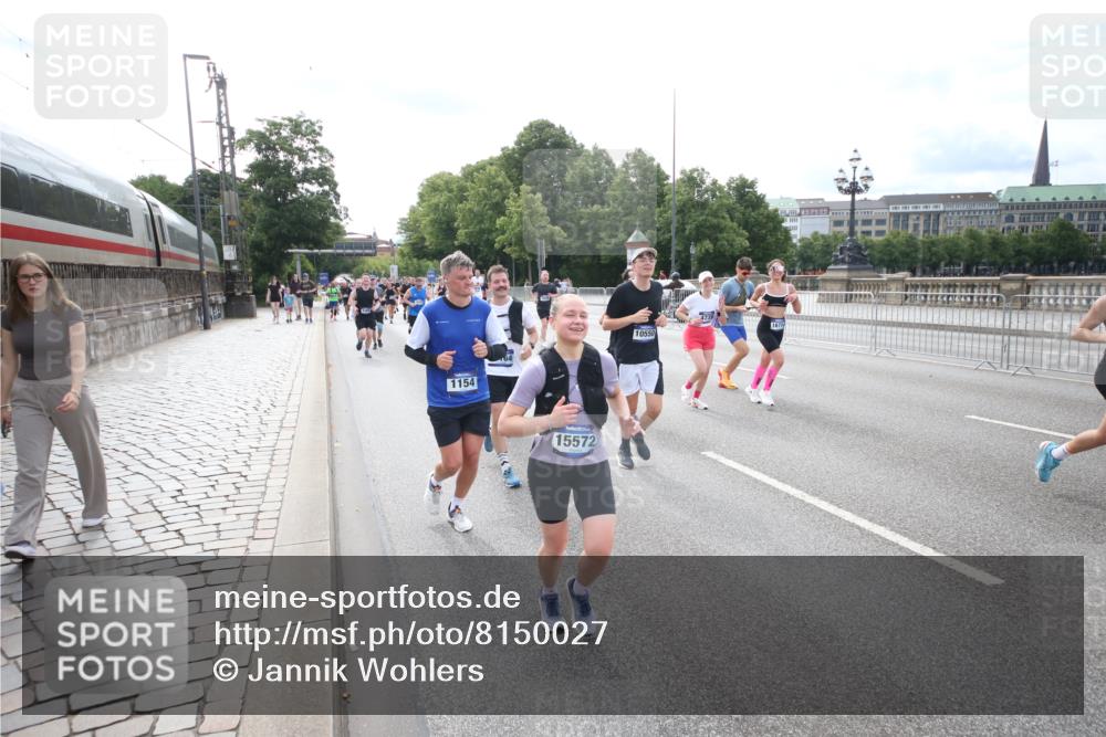 29.06.2025 - hella hamburg halbmarathon Jannik Wohlers http://msf.ph/oto/8150027 29.06.2025 10:19:44 Lombardsbrücke 1110, 1115, 2064, 3278, 3434, 3842, 4539, 4585, 4614, 4737, 4739, 5397, 5556, 5659, 5811, 5812, 7101, 7519, 7739, 7744, 7808, 8387, 8462, 8738, 9136, 9196, 9735, 10414, 10550, 10595, 10622, 10701, 10754, 11028, 13002, 13192, 13634, 13910, 14014, 14024, 14425, 14564, 15529, 15572, 15619, 15948, 16164, 16322, 16714, 16991, 17076, 17454, 17456, 17913, 18114, 18368, 18648, 18685 meine-sportfotos.de
