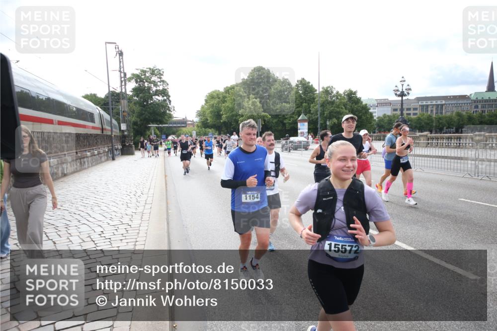 29.06.2025 - hella hamburg halbmarathon Jannik Wohlers http://msf.ph/oto/8150033 29.06.2025 10:19:45 Lombardsbrücke 1110, 1115, 2064, 3278, 3434, 3842, 4539, 4585, 4614, 4737, 4739, 5397, 5556, 5659, 5811, 5812, 5937, 7101, 7519, 7739, 7744, 7808, 8387, 8462, 8738, 9136, 9196, 9735, 10414, 10550, 10595, 10622, 10701, 10754, 11028, 13002, 13013, 13192, 13634, 13910, 14014, 14024, 14425, 14564, 15529, 15572, 15619, 15948, 16164, 16322, 16714, 16991, 17076, 17454, 17456, 17913, 18114, 18368, 18648, 18685 meine-sportfotos.de