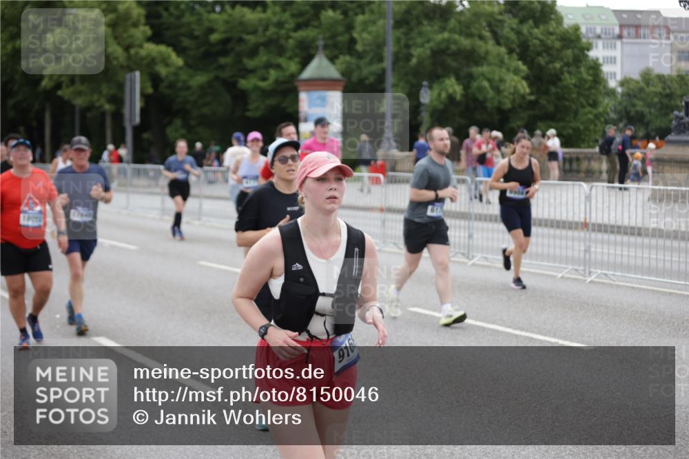 29.06.2025 - hella hamburg halbmarathon Jannik Wohlers http://msf.ph/oto/8150046 29.06.2025 10:50:25 Lombardsbrücke 1129, 1208, 1930, 2200, 2358, 2859, 3184, 3229, 3647, 3838, 4642, 4695, 4771, 4848, 6178, 7133, 7141, 7161, 7938, 8200, 8779, 8833, 8986, 9096, 9168, 9933, 10029, 10437, 10552, 10614, 10636, 11577, 12392, 12393, 12800, 13468, 13522, 13981, 14010, 14534, 14640, 14762, 14767, 14773, 15105, 15250, 15416, 16500, 16501, 16553, 16727, 16729, 16904, 17337, 17648, 17735 meine-sportfotos.de
