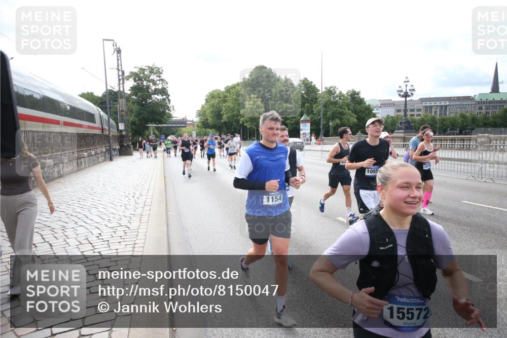 29.06.2025 - hella hamburg halbmarathon Jannik Wohlers http://msf.ph/oto/8150047 29.06.2025 10:19:45 Lombardsbrücke 1110, 1115, 2064, 3278, 3434, 3842, 4539, 4585, 4614, 4737, 4739, 5397, 5556, 5659, 5811, 5812, 5937, 7101, 7519, 7739, 7744, 7808, 8387, 8462, 8738, 9136, 9196, 9735, 10414, 10550, 10595, 10622, 10701, 10754, 11028, 13002, 13013, 13192, 13634, 13910, 14014, 14024, 14425, 14564, 15529, 15572, 15619, 15948, 16164, 16322, 16714, 16991, 17076, 17454, 17456, 17913, 18114, 18368, 18648, 18685 meine-sportfotos.de