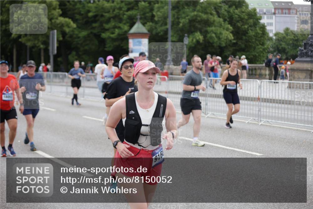 29.06.2025 - hella hamburg halbmarathon Jannik Wohlers http://msf.ph/oto/8150052 29.06.2025 10:50:25 Lombardsbrücke 1129, 1208, 1930, 2200, 2358, 2859, 3184, 3229, 3647, 3838, 4642, 4695, 4771, 4848, 6178, 7133, 7141, 7161, 7938, 8200, 8779, 8833, 8986, 9096, 9168, 9933, 10029, 10437, 10552, 10614, 10636, 11577, 12392, 12393, 12800, 13468, 13522, 13981, 14010, 14534, 14640, 14762, 14767, 14773, 15105, 15250, 15416, 16500, 16501, 16553, 16727, 16729, 16904, 17337, 17648, 17735 meine-sportfotos.de