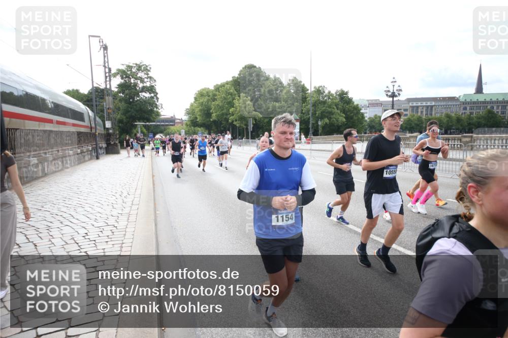29.06.2025 - hella hamburg halbmarathon Jannik Wohlers http://msf.ph/oto/8150059 29.06.2025 10:19:45 Lombardsbrücke 1110, 1115, 2064, 3278, 3434, 3842, 4539, 4585, 4614, 4737, 4739, 5397, 5556, 5659, 5811, 5812, 5937, 7101, 7519, 7739, 7744, 7808, 8387, 8462, 8738, 9136, 9196, 9735, 10414, 10550, 10595, 10622, 10701, 10754, 11028, 13002, 13013, 13192, 13634, 13910, 14014, 14024, 14425, 14564, 15529, 15572, 15619, 15948, 16164, 16322, 16714, 16991, 17076, 17454, 17456, 17913, 18114, 18368, 18648, 18685 meine-sportfotos.de