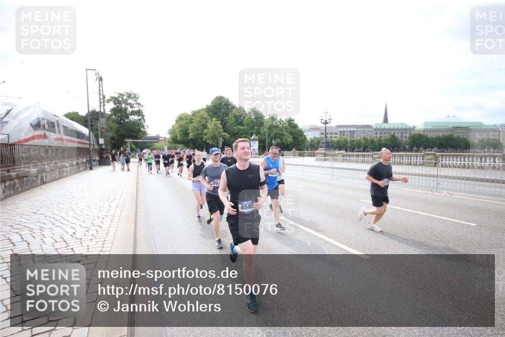 29.06.2025 - hella hamburg halbmarathon Jannik Wohlers http://msf.ph/oto/8150076 29.06.2025 10:19:49 Lombardsbrücke 1046, 1069, 1115, 1474, 2064, 3278, 3434, 3842, 4585, 4614, 4737, 4739, 5556, 5659, 5811, 5812, 5831, 5937, 7018, 7101, 7519, 7739, 7744, 7808, 8025, 8387, 8462, 8738, 9136, 9196, 9735, 9873, 10414, 10550, 10595, 10701, 10754, 11028, 13013, 13192, 14014, 14024, 14425, 14564, 15481, 15529, 15572, 15619, 15948, 16164, 16714, 16991, 17076, 17454, 17456, 17913, 18114, 18368, 18648, 18685 meine-sportfotos.de