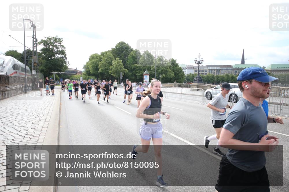 29.06.2025 - hella hamburg halbmarathon Jannik Wohlers http://msf.ph/oto/8150095 29.06.2025 10:19:50 Lombardsbrücke 1046, 1069, 1474, 2064, 3278, 3434, 3842, 4585, 4614, 4737, 4739, 5556, 5659, 5811, 5812, 5831, 5937, 7018, 7101, 7519, 7739, 7744, 8025, 8387, 8462, 8738, 9136, 9196, 9735, 9873, 10041, 10414, 10550, 10595, 10701, 10754, 11028, 13013, 13192, 14014, 14024, 14425, 14564, 15481, 15572, 15619, 15948, 16164, 16714, 16991, 17076, 17454, 17456, 17913, 18114, 18368, 18648, 18685 meine-sportfotos.de
