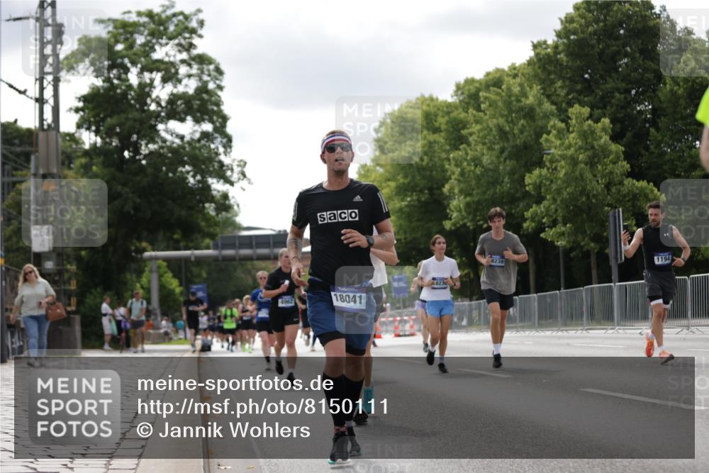 29.06.2025 - hella hamburg halbmarathon Jannik Wohlers http://msf.ph/oto/8150111 29.06.2025 10:13:35 Lombardsbrücke 1131, 1194, 1480, 1890, 4001, 4962, 5719, 6287, 6710, 7462, 8057, 8673, 9886, 10442, 10443, 11441, 11987, 13788, 15085, 15482, 15721, 15722, 15840, 17439, 17985, 18041, 18236, 18239 meine-sportfotos.de