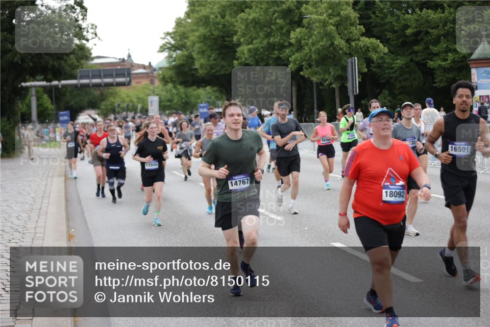 29.06.2025 - hella hamburg halbmarathon Jannik Wohlers http://msf.ph/oto/8150115 29.06.2025 10:50:28 Lombardsbrücke 1129, 1208, 1930, 2200, 2358, 2859, 3184, 3229, 3647, 3838, 4695, 4771, 4848, 6178, 7133, 7141, 7161, 7825, 7938, 8200, 8779, 8833, 8986, 9096, 9168, 9933, 10029, 10437, 10552, 10614, 10636, 11577, 12392, 12393, 12800, 13468, 13522, 13981, 14010, 14534, 14640, 14762, 14767, 14773, 15105, 15250, 15464, 16500, 16501, 16553, 16727, 16729, 16904, 17295, 17337, 17648, 17735 meine-sportfotos.de
