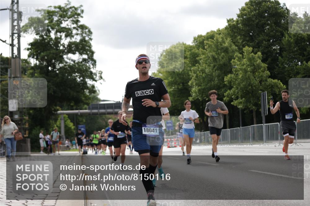 29.06.2025 - hella hamburg halbmarathon Jannik Wohlers http://msf.ph/oto/8150116 29.06.2025 10:13:35 Lombardsbrücke 1131, 1194, 1480, 1890, 4001, 4962, 5719, 6287, 6710, 7462, 8057, 8673, 9886, 10442, 10443, 11441, 11987, 13788, 15085, 15482, 15721, 15722, 15840, 17439, 17985, 18041, 18236, 18239 meine-sportfotos.de