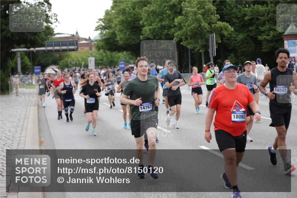 29.06.2025 - hella hamburg halbmarathon Jannik Wohlers http://msf.ph/oto/8150120 29.06.2025 10:50:28 Lombardsbrücke 1129, 1208, 1930, 2200, 2358, 2859, 3184, 3229, 3647, 3838, 4695, 4771, 4848, 6178, 7133, 7141, 7161, 7825, 7938, 8200, 8779, 8833, 8986, 9096, 9168, 9933, 10029, 10437, 10552, 10614, 10636, 11577, 12392, 12393, 12800, 13468, 13522, 13981, 14010, 14534, 14640, 14762, 14767, 14773, 15105, 15250, 15464, 16500, 16501, 16553, 16727, 16729, 16904, 17295, 17337, 17648, 17735 meine-sportfotos.de