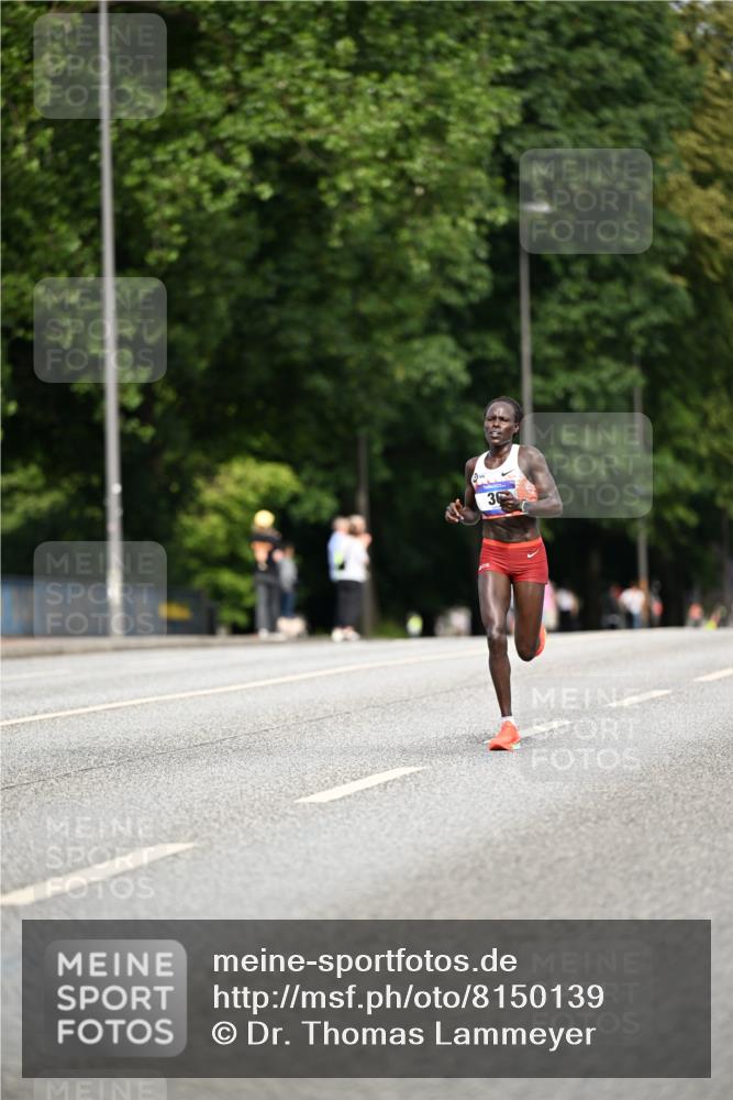29.06.2025 - hella hamburg halbmarathon Dr. Thomas Lammeyer http://msf.ph/oto/8150139 29.06.2025 09:38:11 Kennedybrücke 36, 39, 47 meine-sportfotos.de