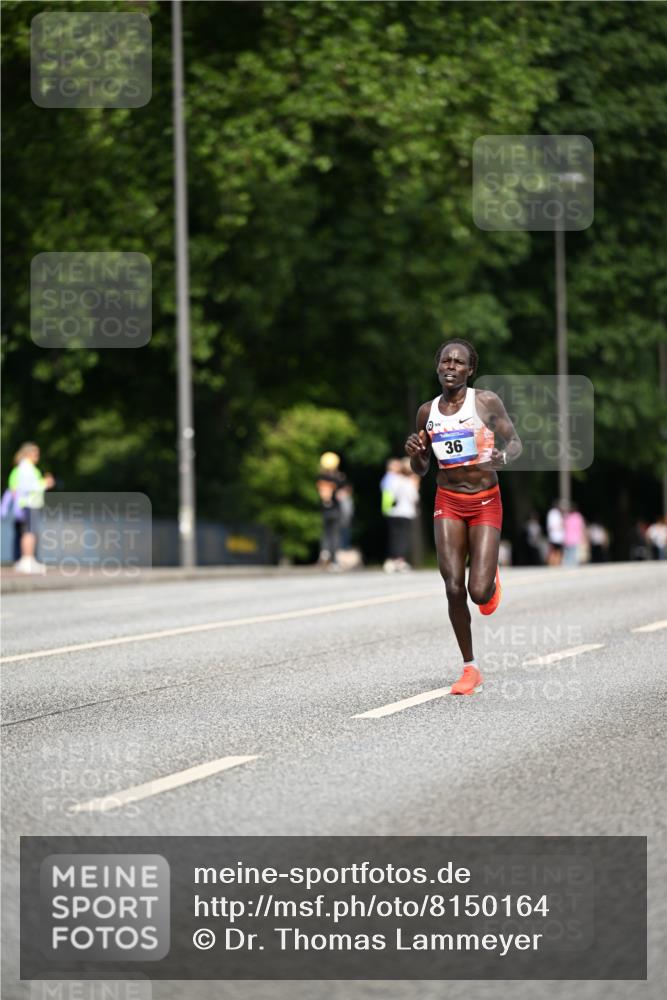 29.06.2025 - hella hamburg halbmarathon Dr. Thomas Lammeyer http://msf.ph/oto/8150164 29.06.2025 09:38:12 Kennedybrücke 36, 39, 47 meine-sportfotos.de