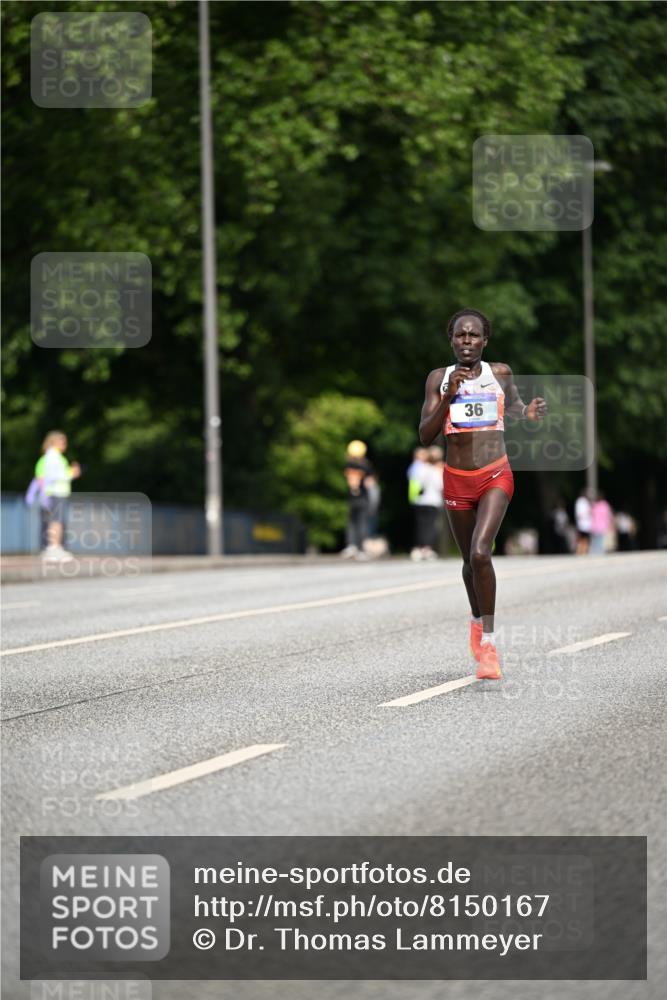 29.06.2025 - hella hamburg halbmarathon Dr. Thomas Lammeyer http://msf.ph/oto/8150167 29.06.2025 09:38:12 Kennedybrücke 36, 39, 47 meine-sportfotos.de