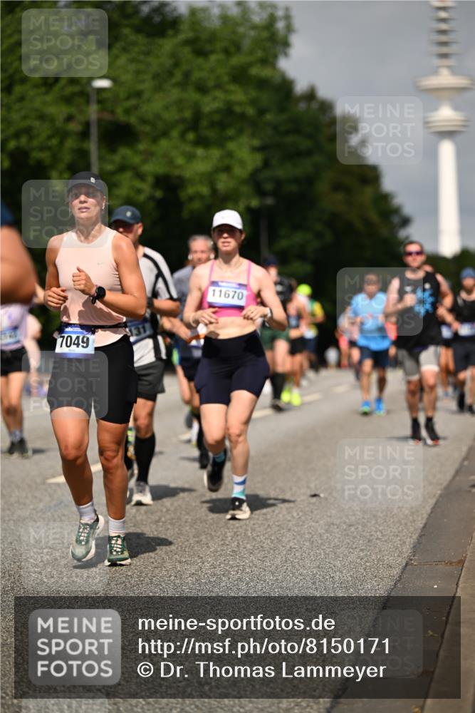 29.06.2025 - hella hamburg halbmarathon Dr. Thomas Lammeyer http://msf.ph/oto/8150171 29.06.2025 10:06:36 Kennedybrücke 1128, 1254, 1432, 1733, 2142, 2322, 2323, 2685, 3780, 3919, 4663, 4985, 5742, 5763, 6166, 6295, 6708, 6860, 6997, 7049, 7243, 7323, 8364, 8662, 8749, 9020, 9021, 9928, 10295, 10539, 10866, 11191, 11250 meine-sportfotos.de