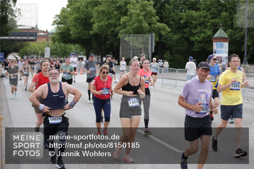 29.06.2025 - hella hamburg halbmarathon Jannik Wohlers http://msf.ph/oto/8150185 29.06.2025 10:50:33 Lombardsbrücke 1129, 1203, 1208, 1404, 2200, 2358, 2859, 3229, 4771, 4848, 5286, 5289, 6178, 7141, 7770, 7771, 7825, 8200, 8779, 8986, 10029, 10437, 10552, 10614, 10636, 11052, 11252, 11577, 11971, 12301, 12392, 12393, 12800, 13468, 13522, 13981, 14010, 14534, 14640, 14767, 14773, 15250, 15464, 16500, 16501, 16553, 16727, 16729, 16904, 17295, 17337, 17648, 17735 meine-sportfotos.de
