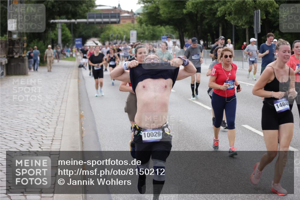 29.06.2025 - hella hamburg halbmarathon Jannik Wohlers http://msf.ph/oto/8150212 29.06.2025 10:50:34 Lombardsbrücke 1129, 1203, 1208, 1404, 2200, 2358, 2859, 3229, 3934, 4771, 4848, 5286, 5289, 6178, 7141, 7770, 7771, 7825, 8200, 8779, 8986, 10029, 10552, 10614, 10636, 11052, 11252, 11577, 11971, 12301, 12800, 13468, 13522, 13981, 14010, 14127, 14534, 14640, 14767, 14773, 15250, 15464, 16500, 16501, 16553, 16727, 16729, 16904, 17295, 17648, 17735 meine-sportfotos.de