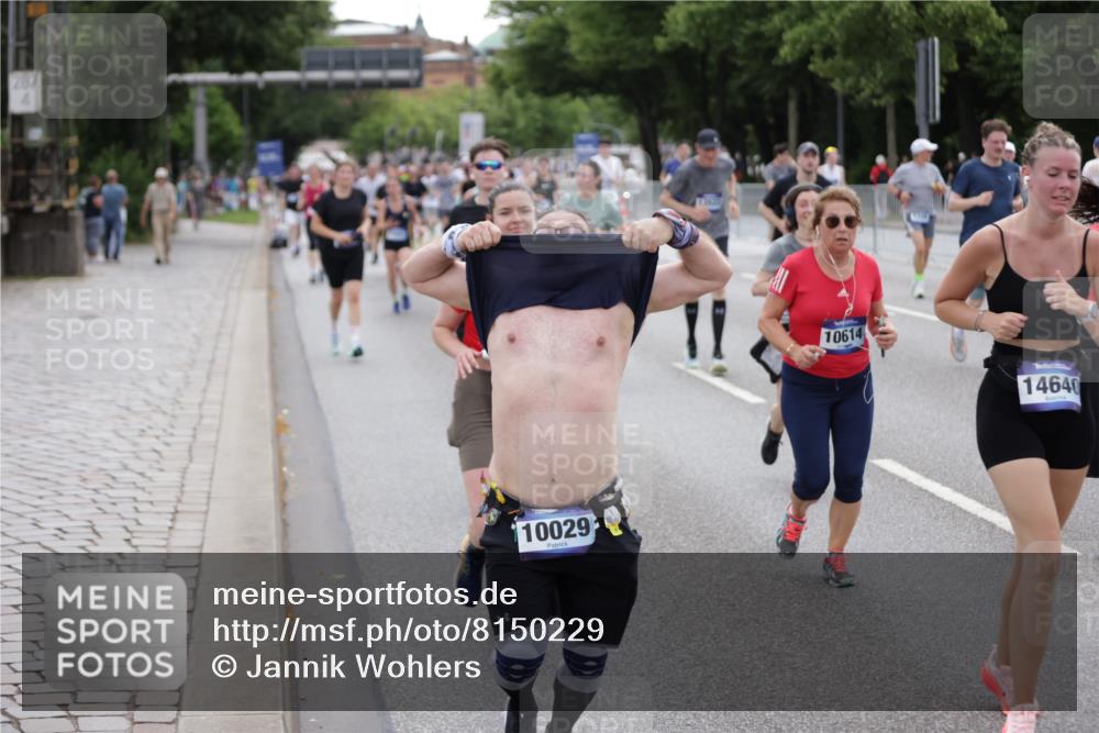 29.06.2025 - hella hamburg halbmarathon Jannik Wohlers http://msf.ph/oto/8150229 29.06.2025 10:50:34 Lombardsbrücke 1129, 1203, 1208, 1404, 2200, 2358, 2859, 3229, 3934, 4771, 4848, 5286, 5289, 6178, 7141, 7770, 7771, 7825, 8200, 8779, 8986, 10029, 10552, 10614, 10636, 11052, 11252, 11577, 11971, 12301, 12800, 13468, 13522, 13981, 14010, 14127, 14534, 14640, 14767, 14773, 15250, 15464, 16500, 16501, 16553, 16727, 16729, 16904, 17295, 17648, 17735 meine-sportfotos.de
