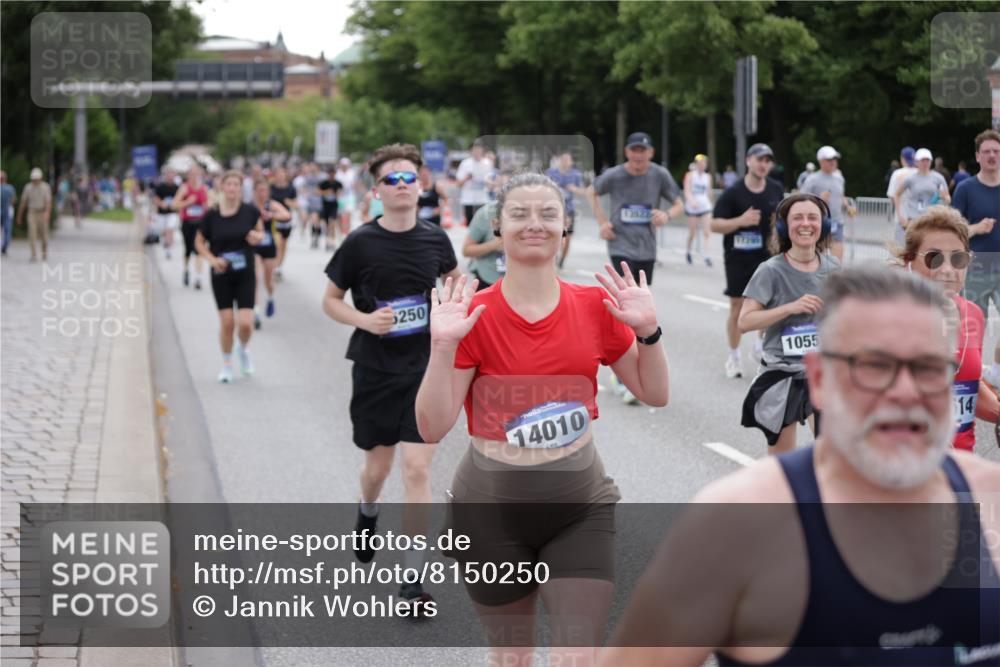 29.06.2025 - hella hamburg halbmarathon Jannik Wohlers http://msf.ph/oto/8150250 29.06.2025 10:50:35 Lombardsbrücke 1129, 1203, 1208, 1404, 2200, 2358, 2859, 3934, 4771, 4848, 5286, 5289, 6178, 7141, 7770, 7771, 7825, 8200, 8779, 8986, 10029, 10552, 10614, 10636, 11052, 11252, 11577, 11971, 12301, 12800, 13468, 13522, 13981, 14010, 14127, 14534, 14640, 14767, 14773, 15250, 15464, 16500, 16501, 16553, 16727, 16729, 16904, 17295, 17648, 17735 meine-sportfotos.de