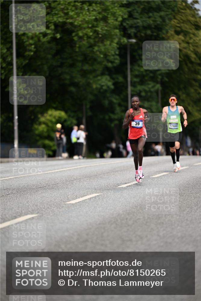 29.06.2025 - hella hamburg halbmarathon Dr. Thomas Lammeyer http://msf.ph/oto/8150265 29.06.2025 09:38:18 Kennedybrücke 36, 39, 47 meine-sportfotos.de