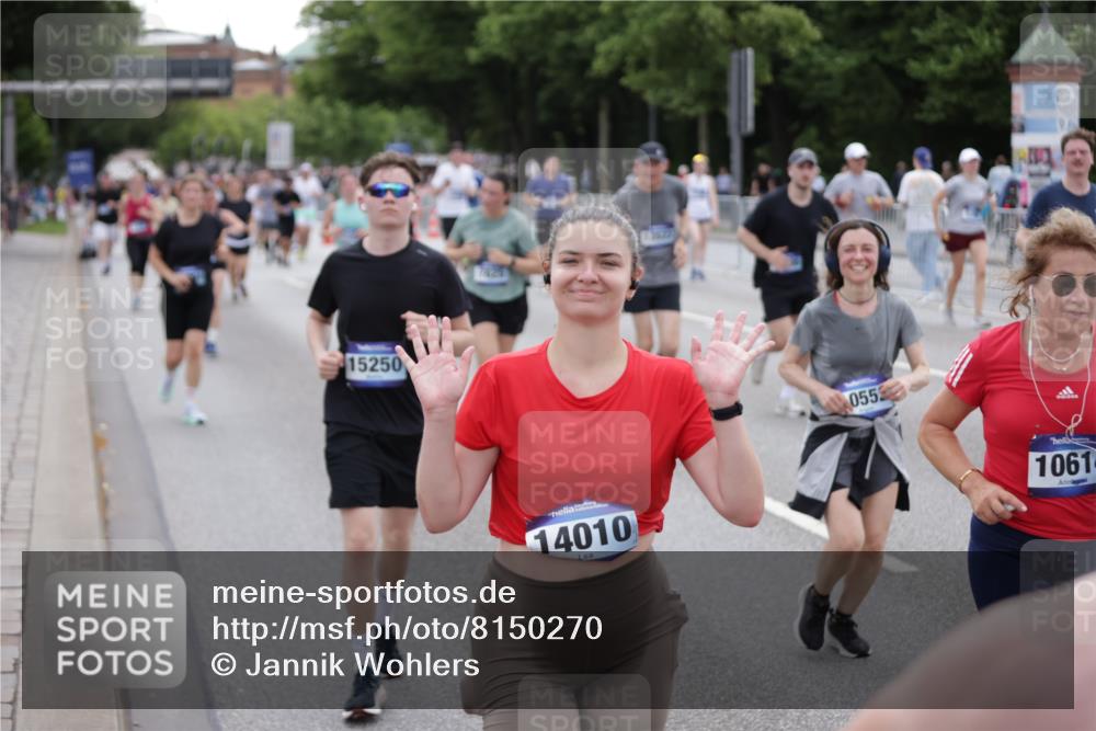 29.06.2025 - hella hamburg halbmarathon Jannik Wohlers http://msf.ph/oto/8150270 29.06.2025 10:50:36 Lombardsbrücke 1129, 1203, 1208, 1404, 2358, 2859, 3934, 4771, 4848, 5286, 5289, 5530, 6178, 7141, 7770, 7771, 7825, 8200, 8779, 8986, 10029, 10552, 10614, 10636, 11052, 11252, 11577, 11971, 12301, 12800, 13468, 13522, 13981, 14010, 14127, 14534, 14640, 14767, 14773, 15250, 15464, 16500, 16501, 16553, 16727, 16729, 16904, 17295, 17648, 17735, 19098 meine-sportfotos.de