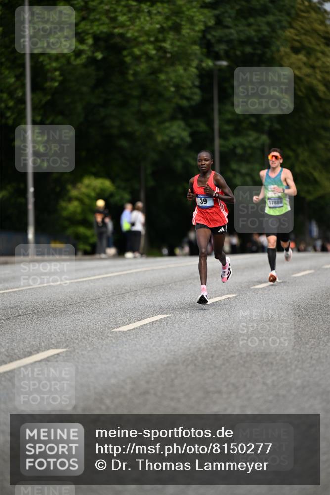 29.06.2025 - hella hamburg halbmarathon Dr. Thomas Lammeyer http://msf.ph/oto/8150277 29.06.2025 09:38:19 Kennedybrücke 36, 39, 47 meine-sportfotos.de