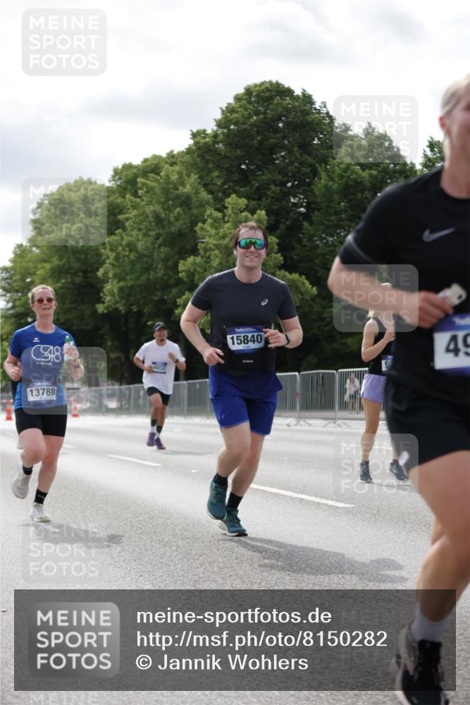 29.06.2025 - hella hamburg halbmarathon Jannik Wohlers http://msf.ph/oto/8150282 29.06.2025 10:13:40 Lombardsbrücke 1194, 1480, 1890, 4032, 4962, 6287, 6710, 8001, 8057, 9886, 10442, 10443, 11987, 12938, 13788, 15482, 15840, 17439, 17985, 18041, 18236, 18239 meine-sportfotos.de