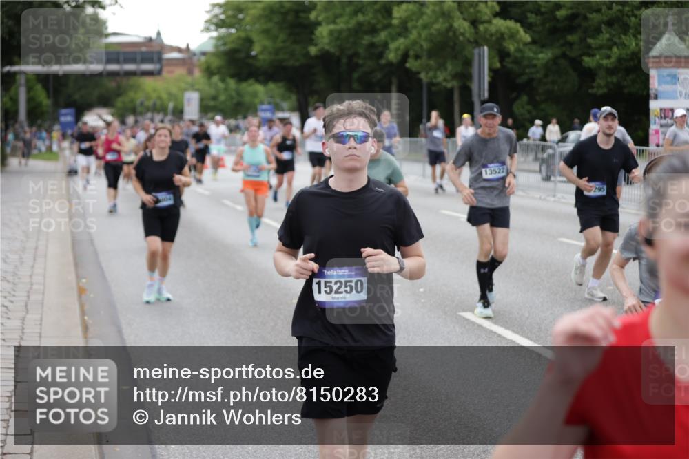 29.06.2025 - hella hamburg halbmarathon Jannik Wohlers http://msf.ph/oto/8150283 29.06.2025 10:50:36 Lombardsbrücke 1129, 1203, 1208, 1404, 2358, 2859, 3934, 4771, 4848, 5286, 5289, 5530, 6178, 7141, 7770, 7771, 7825, 8200, 8779, 8986, 10029, 10552, 10614, 10636, 11052, 11252, 11577, 11971, 12301, 12800, 13468, 13522, 13981, 14010, 14127, 14534, 14640, 14767, 14773, 15250, 15464, 16500, 16501, 16553, 16727, 16729, 16904, 17295, 17648, 17735, 19098 meine-sportfotos.de
