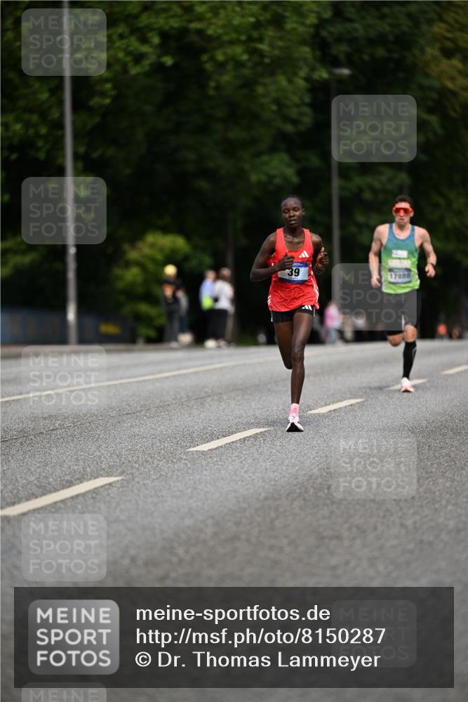 29.06.2025 - hella hamburg halbmarathon Dr. Thomas Lammeyer http://msf.ph/oto/8150287 29.06.2025 09:38:19 Kennedybrücke 36, 39, 47 meine-sportfotos.de