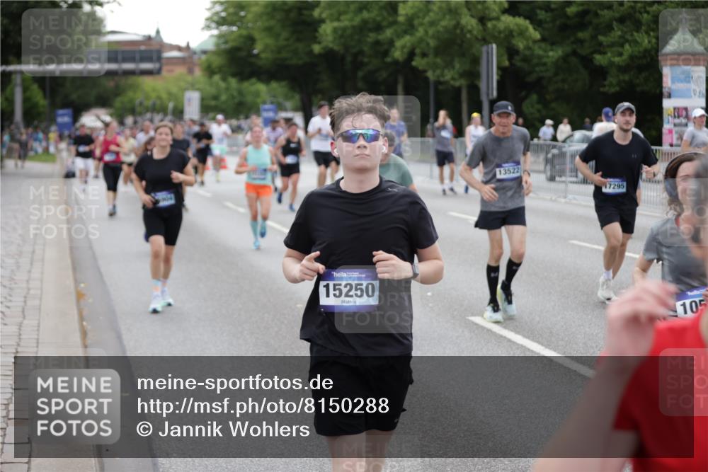 29.06.2025 - hella hamburg halbmarathon Jannik Wohlers http://msf.ph/oto/8150288 29.06.2025 10:50:37 Lombardsbrücke 1129, 1203, 1208, 1404, 1478, 2358, 2859, 3934, 4771, 4848, 5286, 5289, 5530, 6178, 7012, 7141, 7770, 7771, 7825, 8200, 8779, 8986, 10029, 10552, 10614, 10636, 11052, 11252, 11577, 11971, 12301, 12800, 13468, 13522, 13981, 14010, 14127, 14152, 14534, 14640, 14767, 14773, 15250, 15464, 16500, 16501, 16553, 16727, 16729, 16904, 17295, 17735, 19098 meine-sportfotos.de
