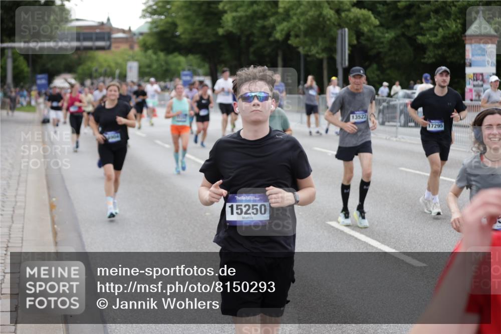 29.06.2025 - hella hamburg halbmarathon Jannik Wohlers http://msf.ph/oto/8150293 29.06.2025 10:50:37 Lombardsbrücke 1129, 1203, 1208, 1404, 1478, 2358, 2859, 3934, 4771, 4848, 5286, 5289, 5530, 6178, 7012, 7141, 7770, 7771, 7825, 8200, 8779, 8986, 10029, 10552, 10614, 10636, 11052, 11252, 11577, 11971, 12301, 12800, 13468, 13522, 13981, 14010, 14127, 14152, 14534, 14640, 14767, 14773, 15250, 15464, 16500, 16501, 16553, 16727, 16729, 16904, 17295, 17735, 19098 meine-sportfotos.de