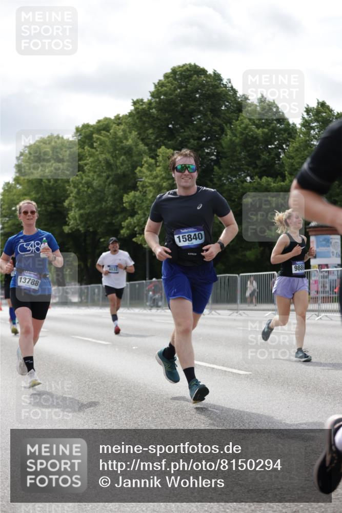 29.06.2025 - hella hamburg halbmarathon Jannik Wohlers http://msf.ph/oto/8150294 29.06.2025 10:13:40 Lombardsbrücke 1194, 1480, 1890, 4032, 4962, 6287, 6710, 8001, 8057, 9886, 10442, 10443, 11987, 12938, 13788, 15482, 15840, 17439, 17985, 18041, 18236, 18239 meine-sportfotos.de